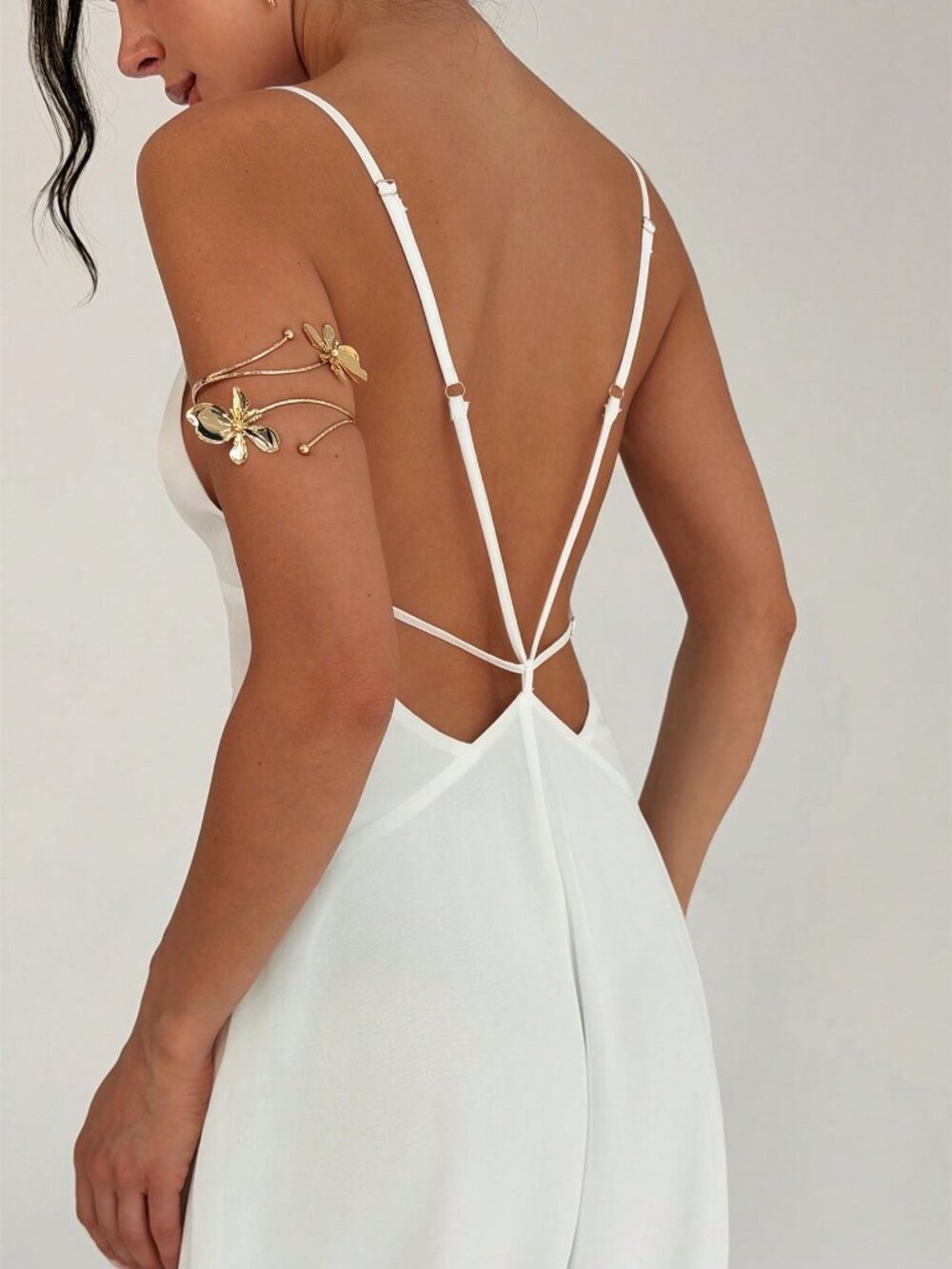 White Elegant Backless Women's Sexy Beach Holiday Dress - Picture 6 of 9